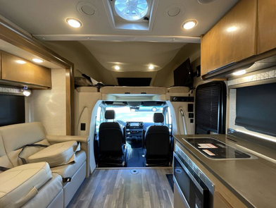 2020 Tiffin Wayfarer 24TW – Perfect Home on Wheels!