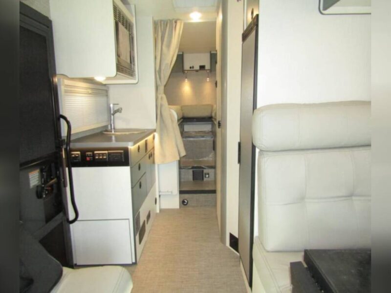 ๐ฒ 2025 Winnebago EKKO โ Off-Grid Adventure Meets Luxury on Wheels ๐โก