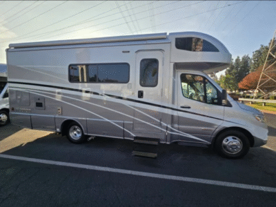 🌟 2024 Winnebago Navion 24D – Premium Comfort Meets Adventure 🚐✨
