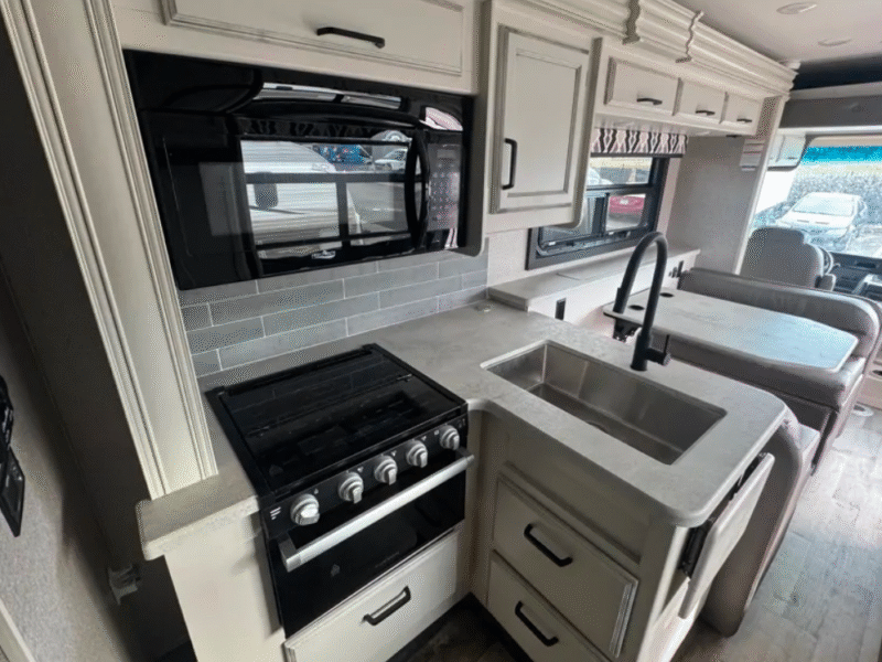 2021 Jayco Alante – Luxury, Comfort, and Performance Await You!