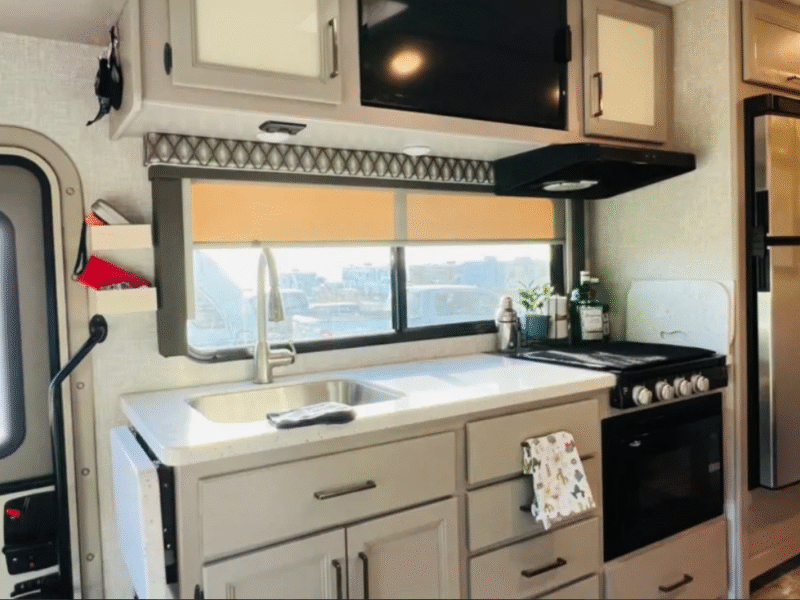 2022 Thor Motor Coach Freedom Elite – Adventure - Ready Comfort, Style & Convenience on Wheels!