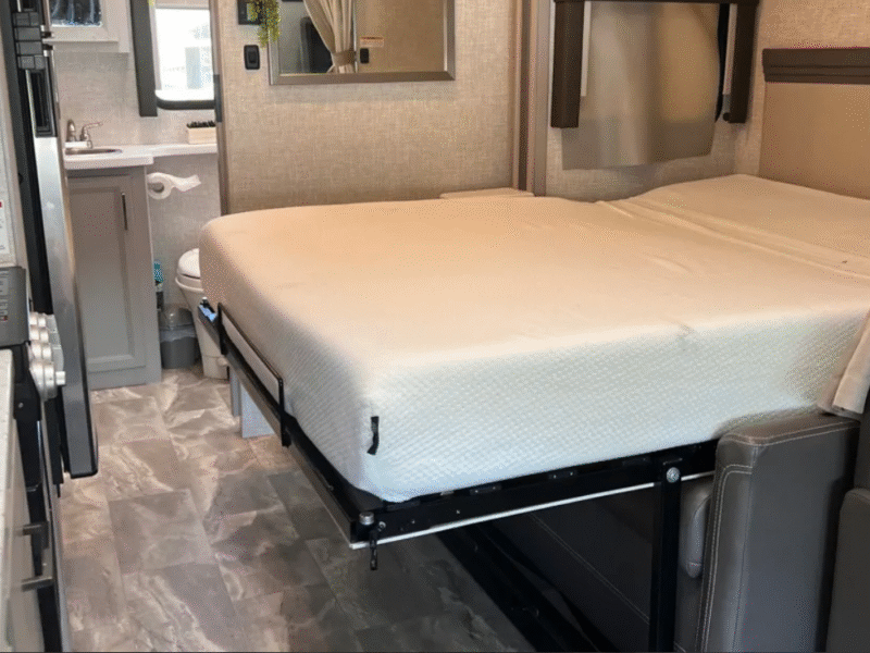 2022 Thor Motor Coach MB24 - Explore in Comfort and Style