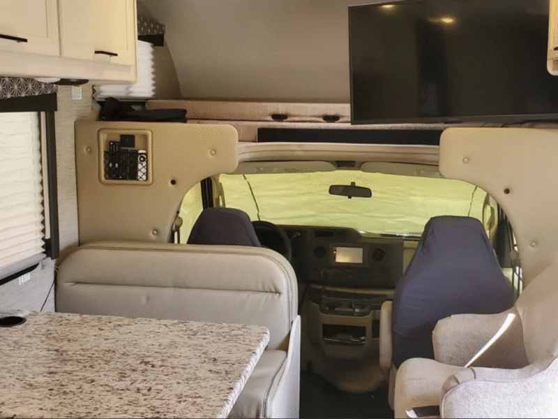 2022 Thor Motor Coach Freedom Elite – Adventure - Ready Comfort, Style & Convenience on Wheels!