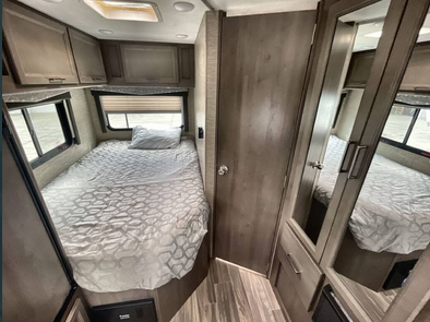 2024 Thor Four Winds 22EF – Easy to Drive, Fully Equipped, Sleeps 6!