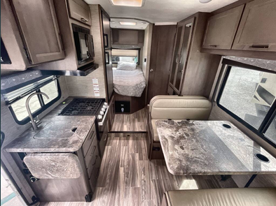 2024 Thor Four Winds 22EF – Easy to Drive, Fully Equipped, Sleeps 6!