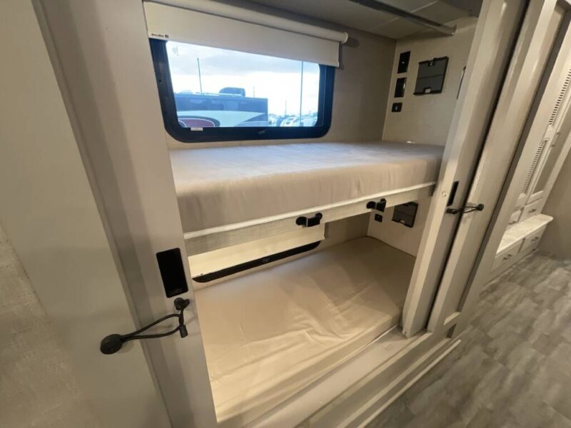 2023 THOR miramar rv for rent $250/day class A FOR RENT
