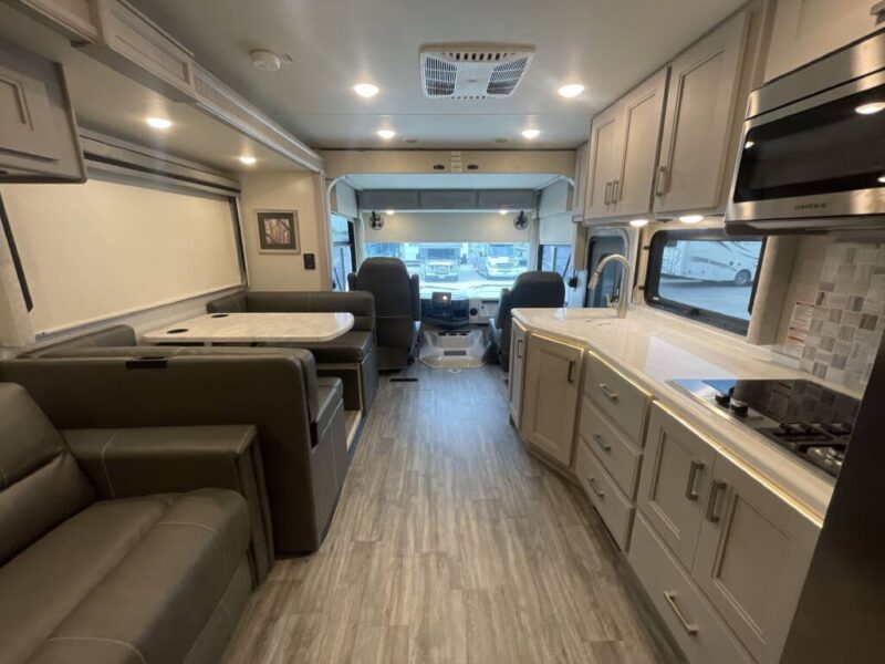 2023 THOR miramar rv for rent $250/day class A FOR RENT