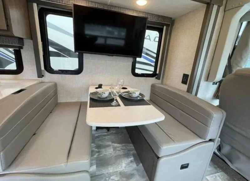 🏕️ 2023 Thor Windsport 34J – Spacious Family RV Adventure in Style! 🚐💨