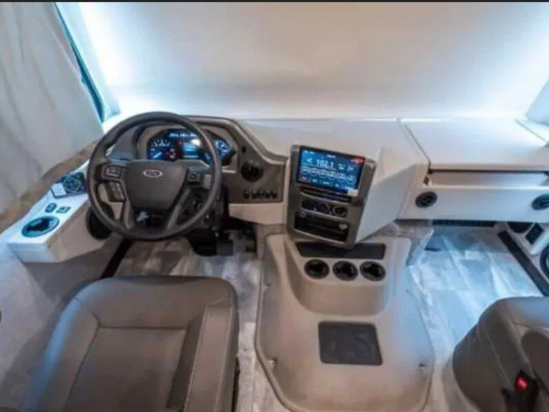 🏕️ 2023 Thor Windsport 34J – Spacious Family RV Adventure in Style! 🚐💨