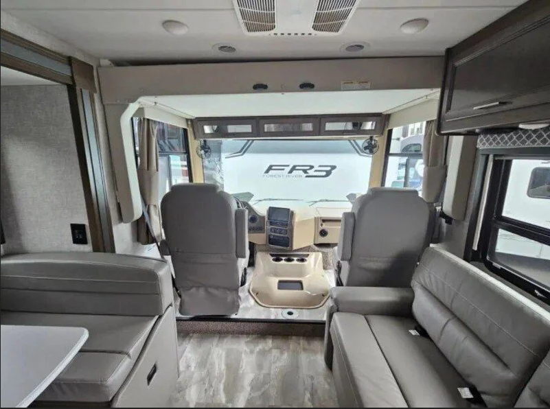 🏕️ 2023 Thor Windsport 34J – Spacious Family RV Adventure in Style! 🚐💨
