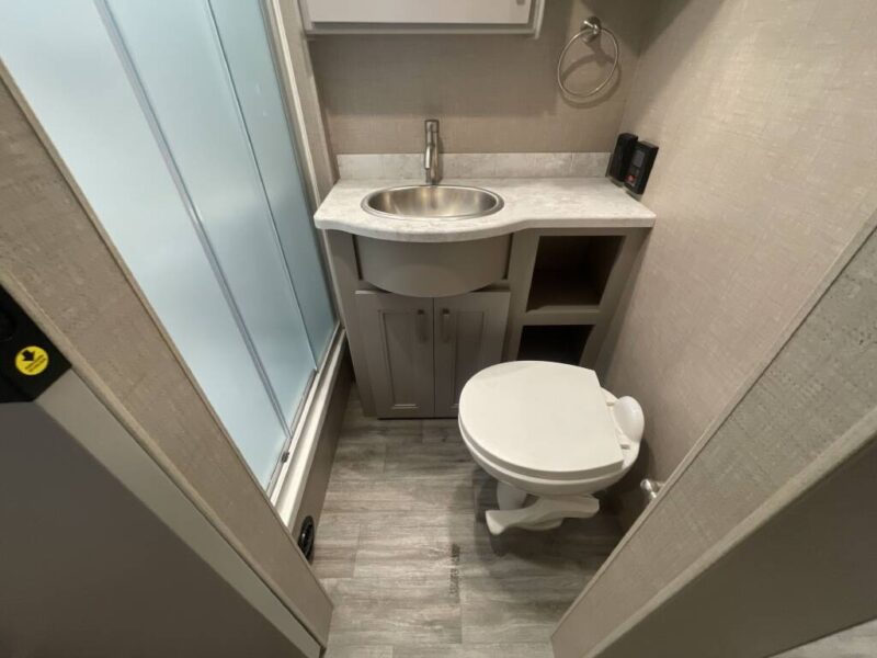 2023 THOR miramar rv for rent $250/day class A FOR RENT